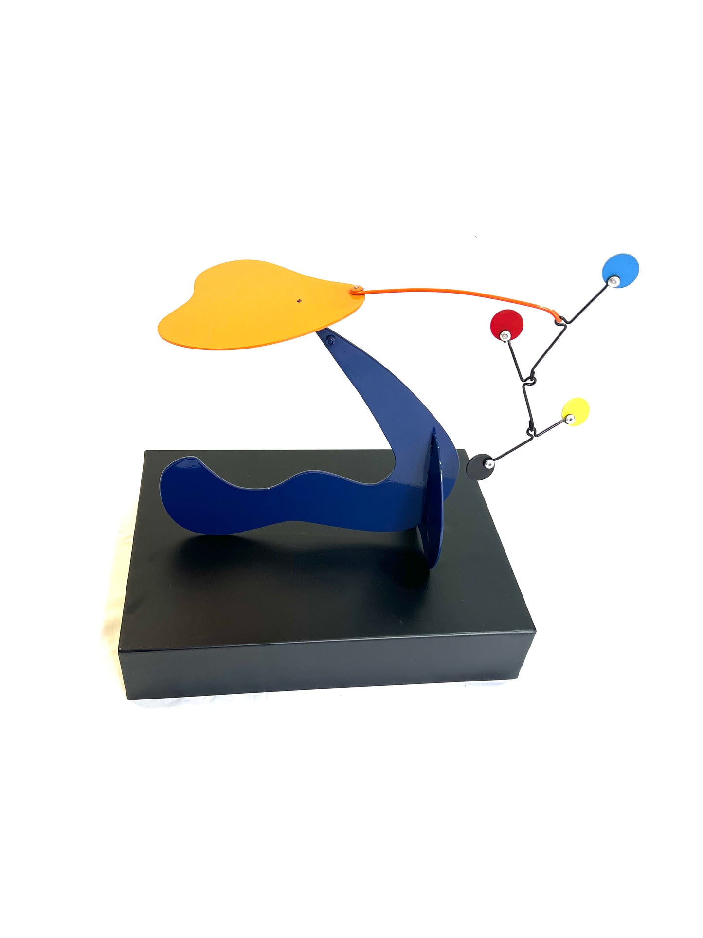 VIKINGO - Una escultura audaz que transforma cualquier rincón en un punto de fuerza y carácter.